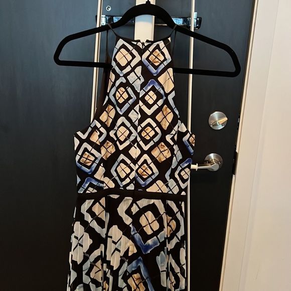 NWOT Anthropologie tile print black maxi dress w pleated skirt - size 6 - Picture 3 of 4